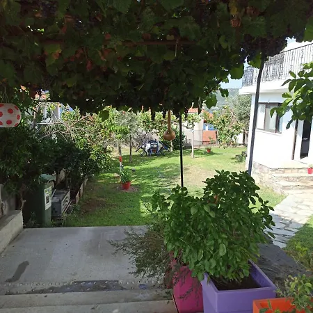 Dora's House Comfortable With A Yard And View 펜션