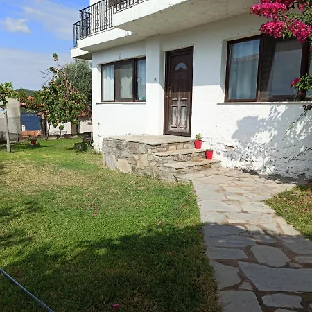 펜션 Dora's House Comfortable With A Yard And View 피르가디키아