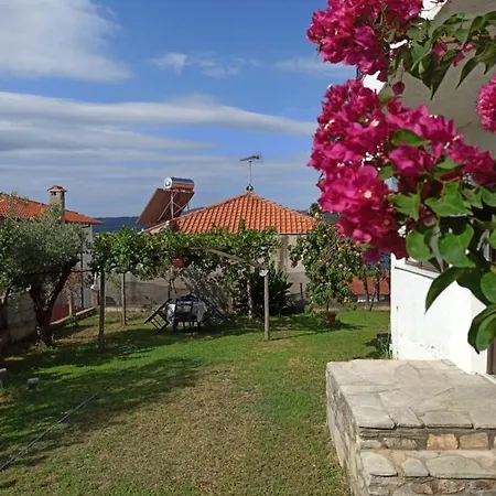 Dora's House Comfortable With A Yard And View * Pyrgadikia