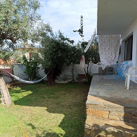 Dora's House Comfortable With A Yard And View Pyrgadikia