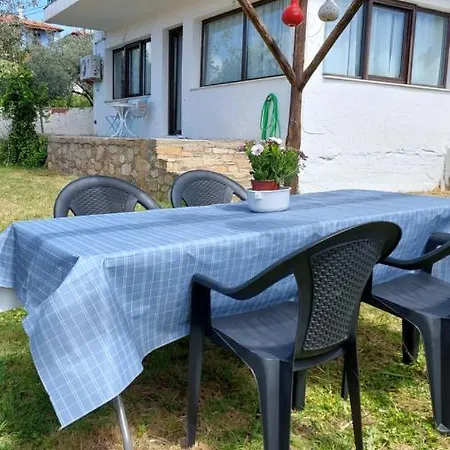 Dora's House Comfortable With A Yard And View Hébergement de vacances Pyrgadikia