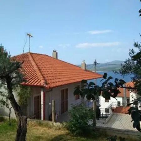 Holiday home Dora's House Comfortable With A Yard And View