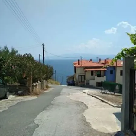 Dora's House Comfortable With A Yard And View 펜션 피르가디키아
