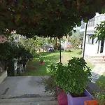 Dora's House Comfortable With A Yard And View Tatil Evi