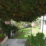 Tatil Evi Dora's House Comfortable With A Yard And View